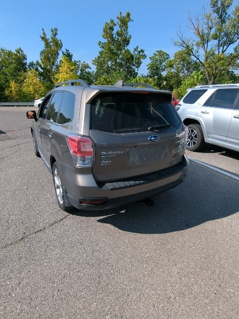 2017 Subaru Forester 2.5i Touring photo 3