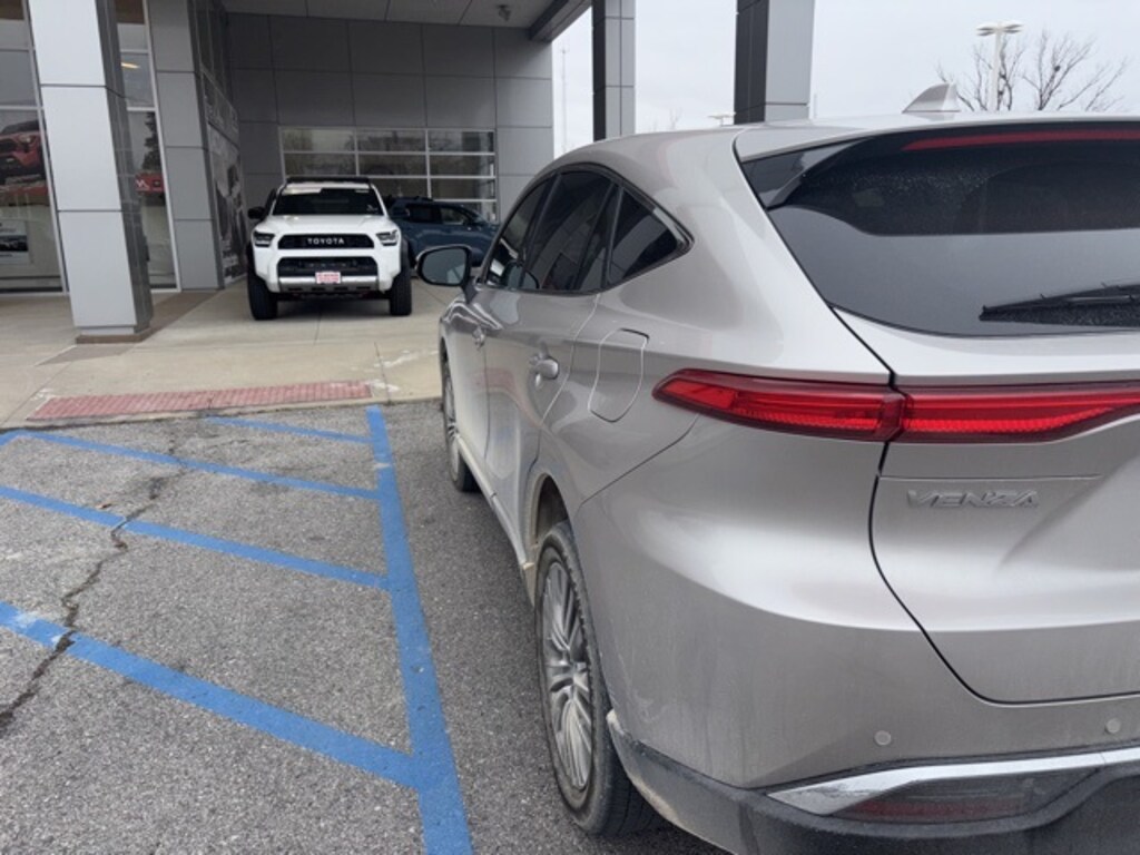 Used 2023 Toyota Venza Limited SUV