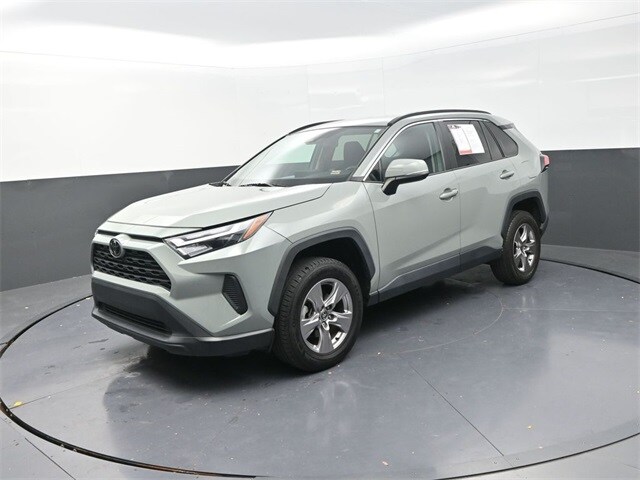 2023 Toyota RAV4 XLE photo 3