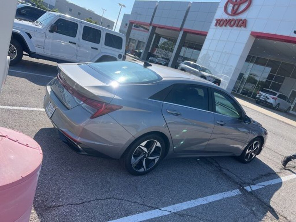 Used 2022 Hyundai Elantra Limited Sedan