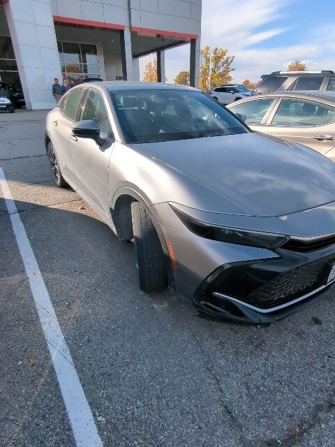 2023 Toyota Crown XLE photo 2