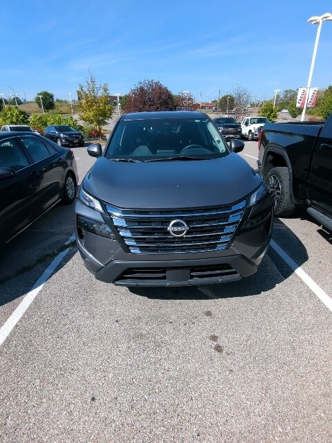 2024 Nissan Rogue SV photo 3