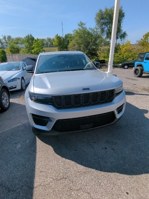 2024 Jeep Grand Cherokee Altitude X photo 2