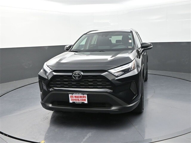 2023 Toyota RAV4 XLE photo 2