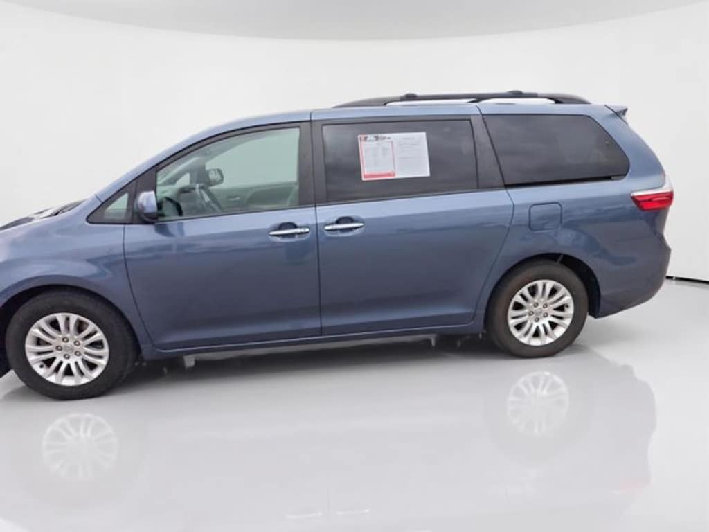 Used 2015 Toyota Sienna XLE Premium Minivan/Van