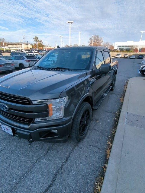 2019 Ford F-150 Lariat photo 2