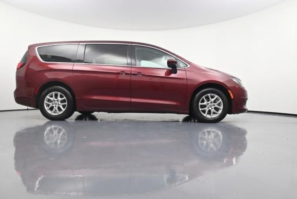 Used 2022 Chrysler Voyager LX Minivan/Van