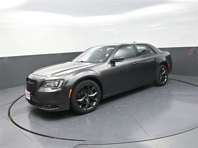 2023 Chrysler 300 S photo 3