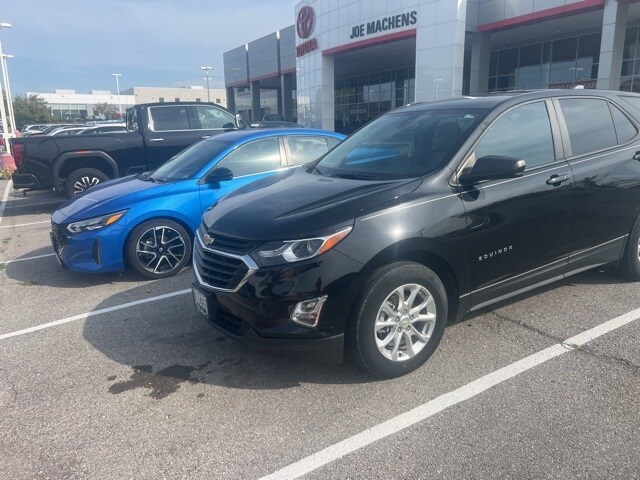 2021 Chevrolet Equinox LS photo 3