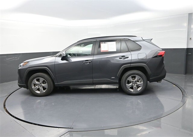 2024 Toyota RAV4 Hybrid XLE photo 3