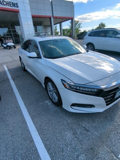 2019 Honda Accord Touring 2.0T photo 2