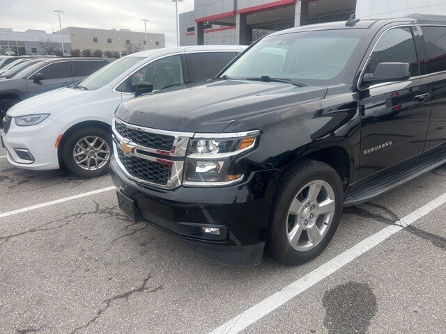2018 Chevrolet Suburban LT photo 3