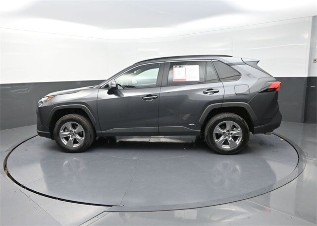 2025 Toyota RAV4 Hybrid XLE photo 4