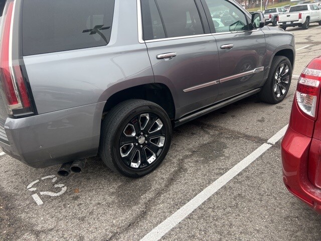 2019 Cadillac Escalade Platinum photo 4