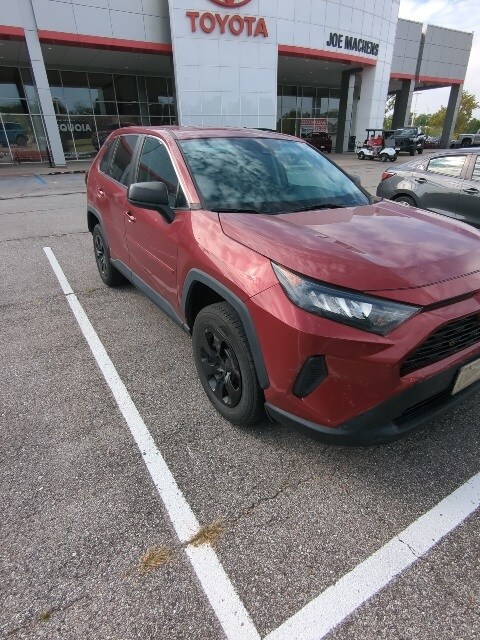 2022 Toyota RAV4 LE photo 2