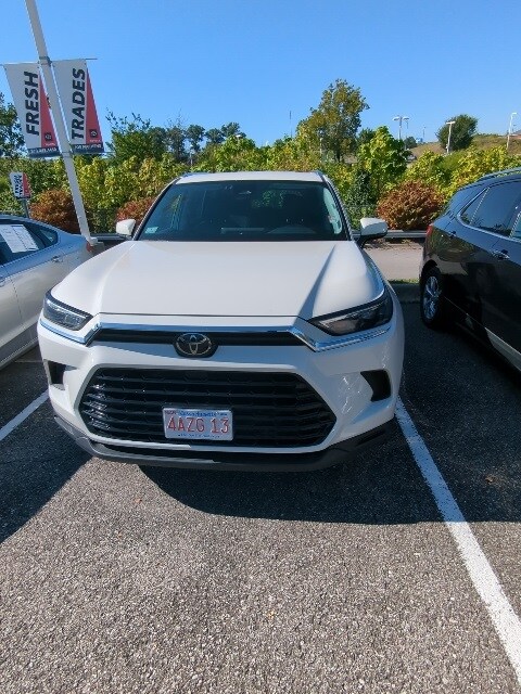 2024 Toyota Grand Highlander XLE photo 3