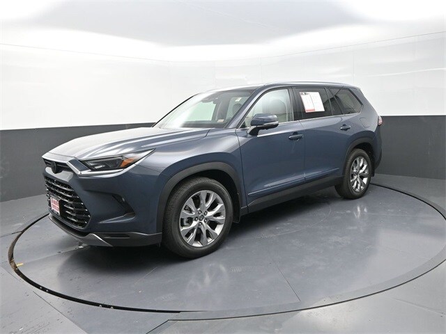 2025 Toyota Grand Highlander Limited photo 2
