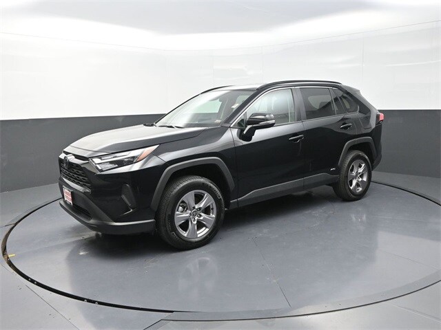 2025 Toyota RAV4 Hybrid XLE photo 3