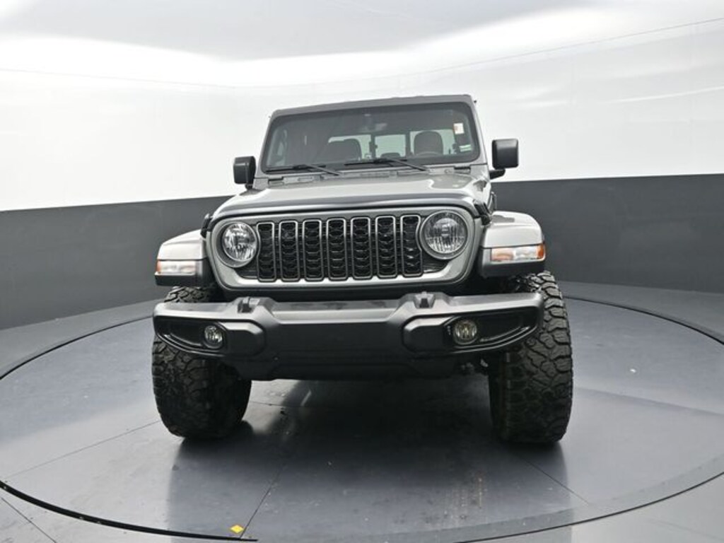 Used 2022 Jeep Gladiator Altitude Truck