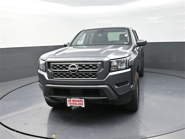 2024 Nissan Frontier SV photo 2