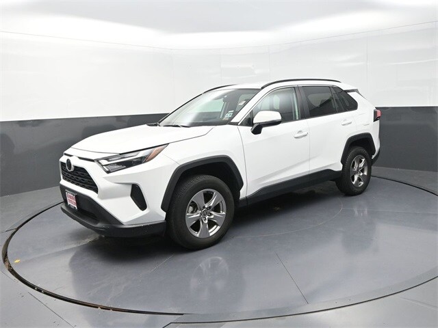 2023 Toyota RAV4 XLE photo 2