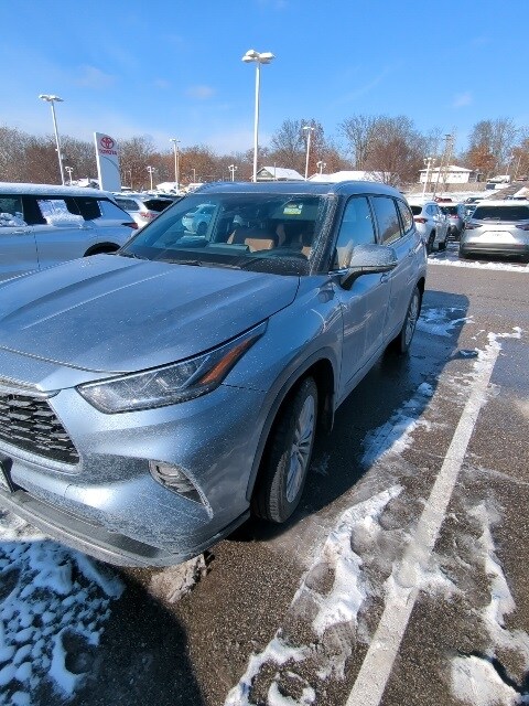 2022 Toyota Highlander Platinum photo 3