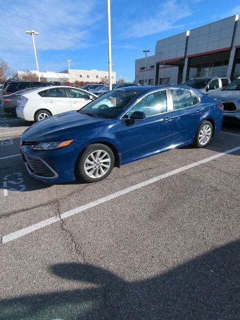 2023 Toyota Camry LE photo 2