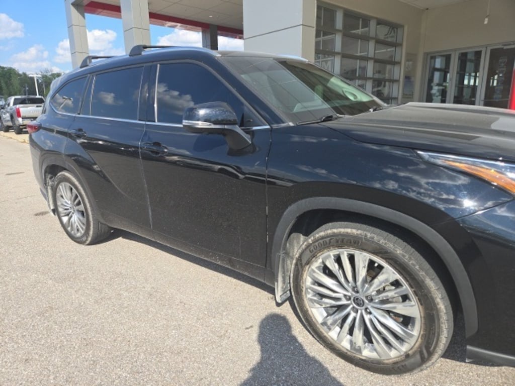 Used 2023 Toyota Highlander Platinum SUV