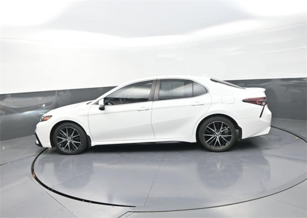 Used 2022 Toyota Camry SE Sedan