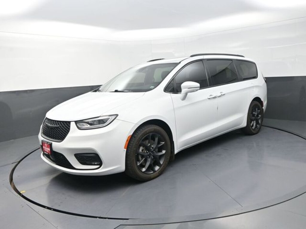 Used 2022 Chrysler Pacifica Limited Minivan/Van