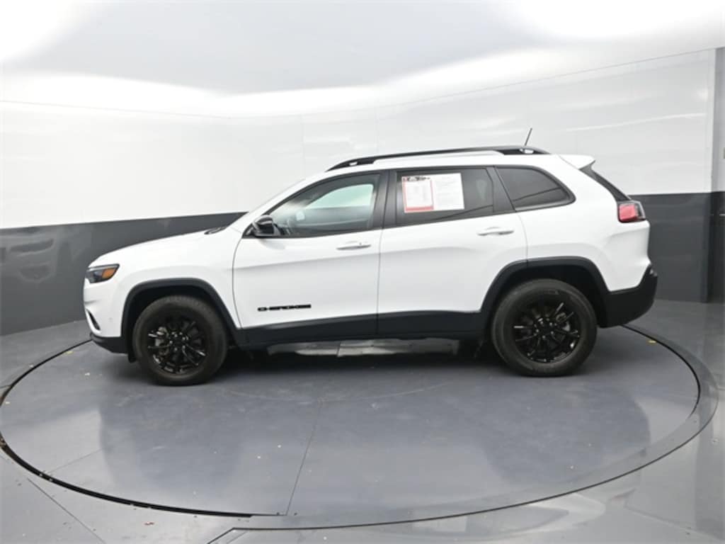 Used 2023 Jeep Cherokee Altitude SUV