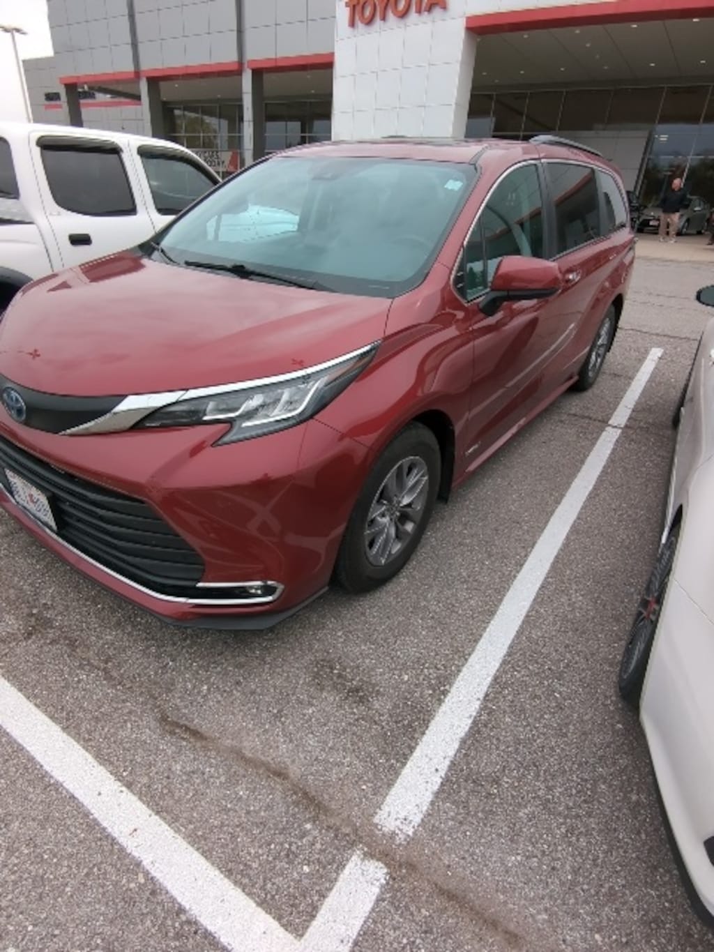 Used 2021 Toyota Sienna XLE Minivan/Van