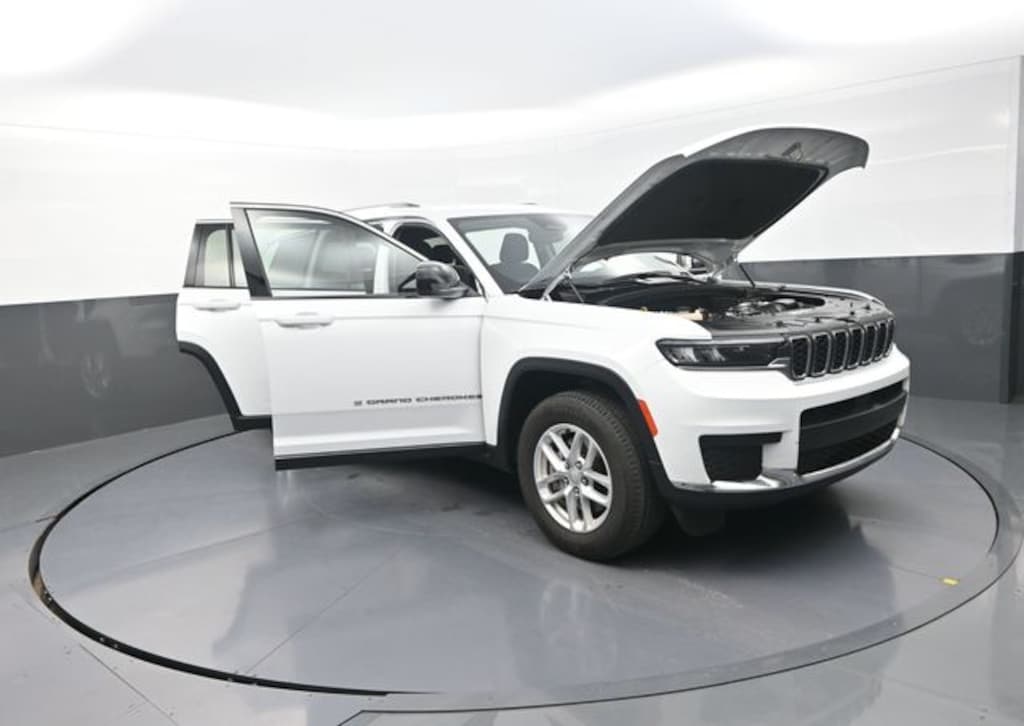 Used 2023 Jeep Grand Cherokee L Laredo SUV