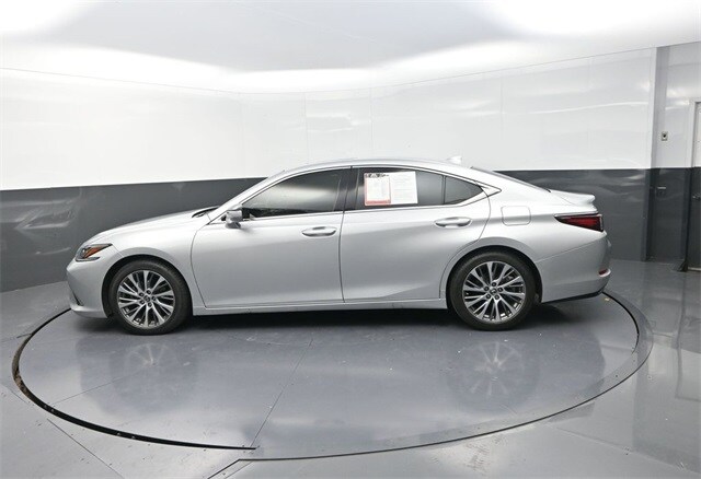 2019 Lexus ES 350 photo 4