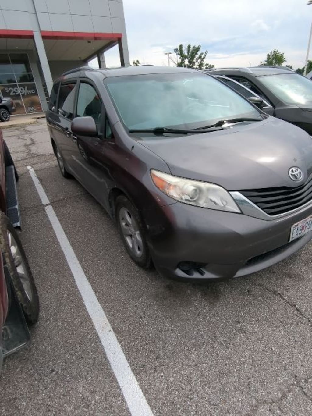 Used 2011 Toyota Sienna LE Minivan/Van