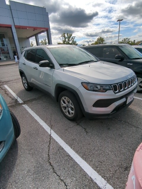 2025 Jeep Compass Sport photo 2