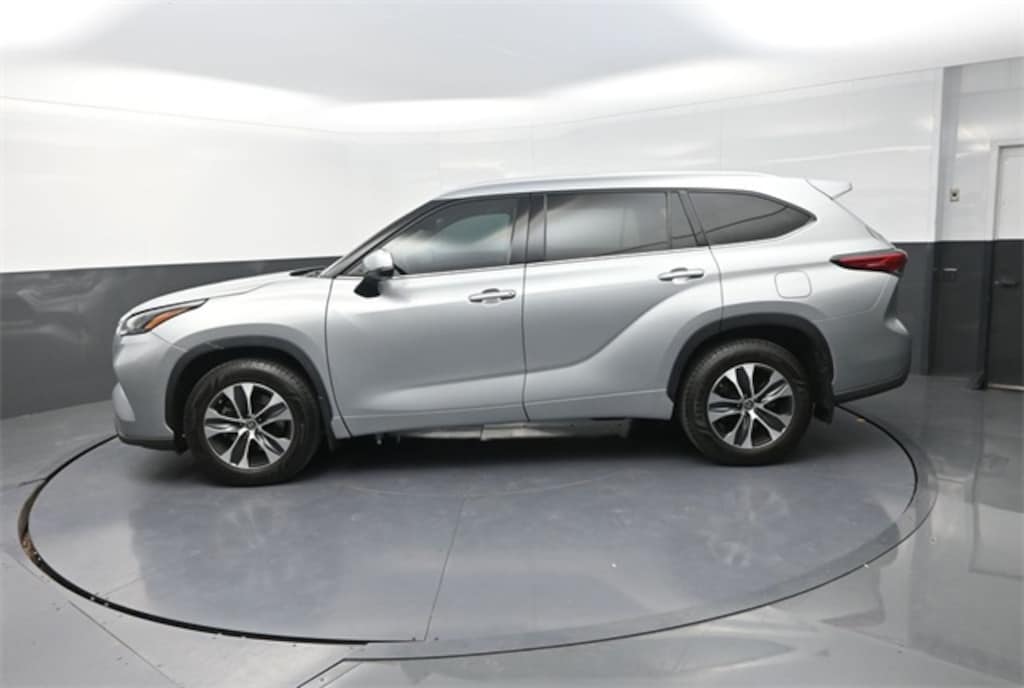 Used 2022 Toyota Highlander XLE SUV