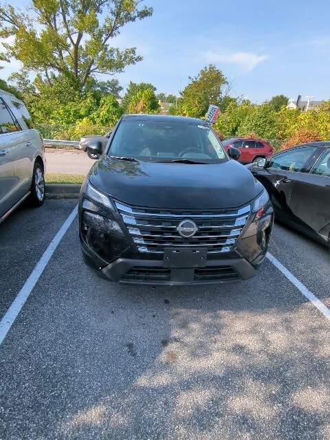 2024 Nissan Rogue SV photo 2
