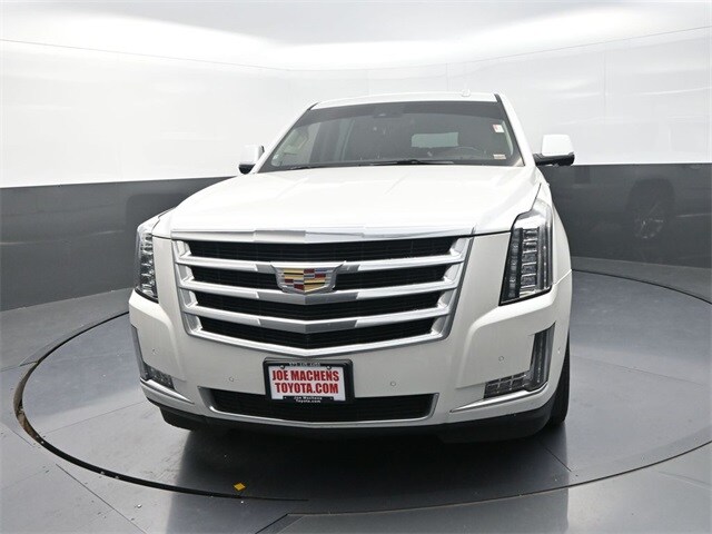 2017 Cadillac Escalade ESV Luxury photo 2
