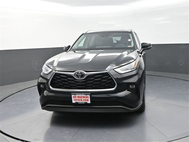 2023 Toyota Highlander Limited photo 2