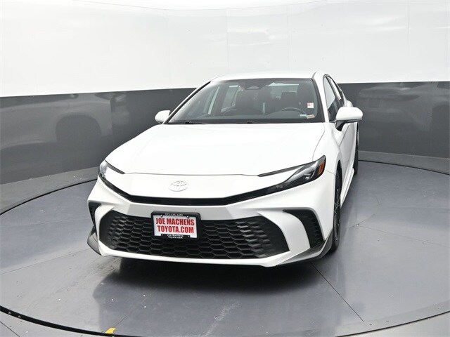 2025 Toyota Camry SE photo 2