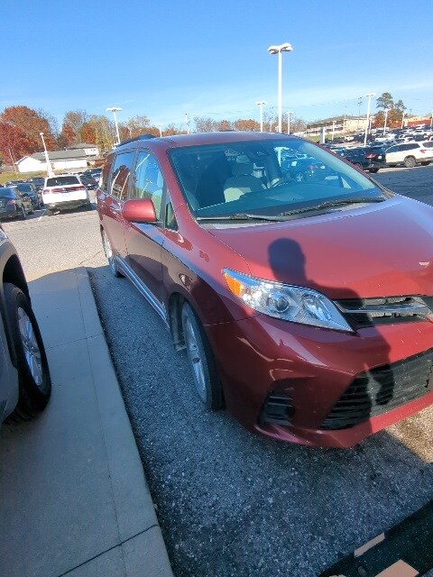 2018 Toyota Sienna L photo 4