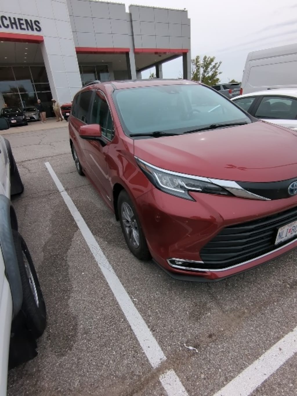 Used 2021 Toyota Sienna XLE Minivan/Van