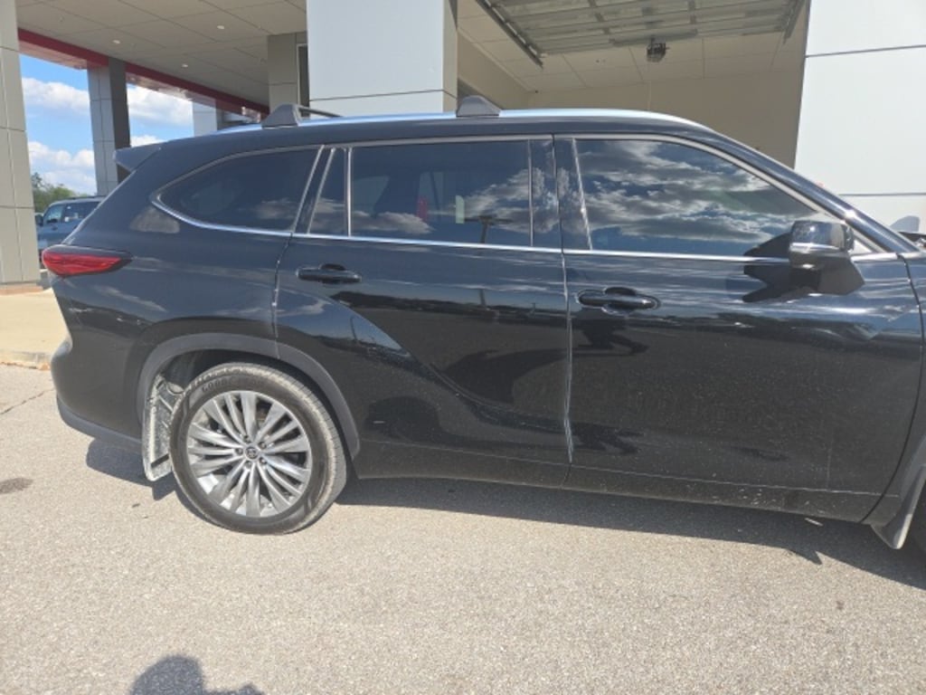 Used 2023 Toyota Highlander Platinum SUV