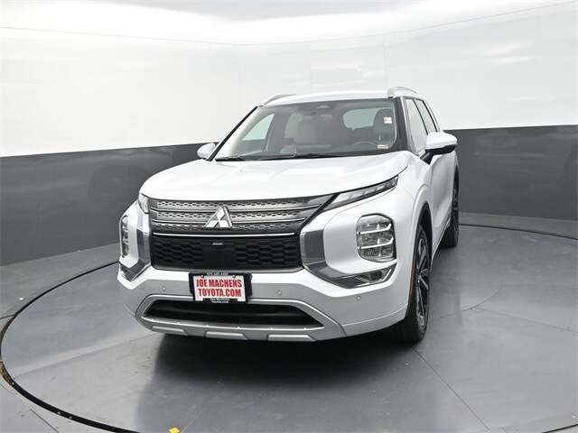 2024 Mitsubishi Outlander SEL photo 2