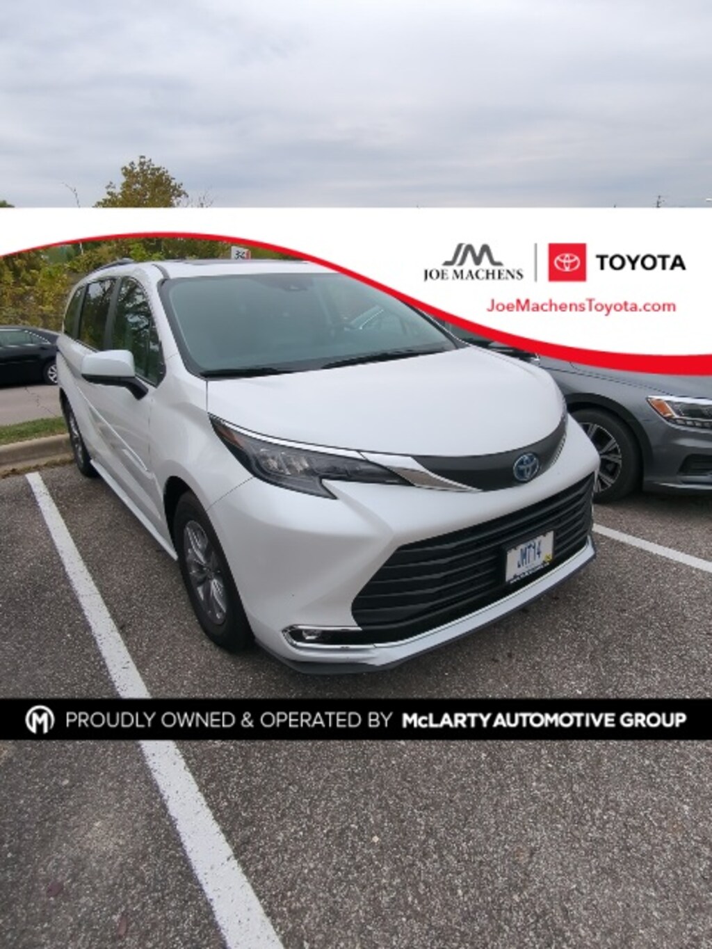 Used 2024 Toyota Sienna XLE Minivan/Van