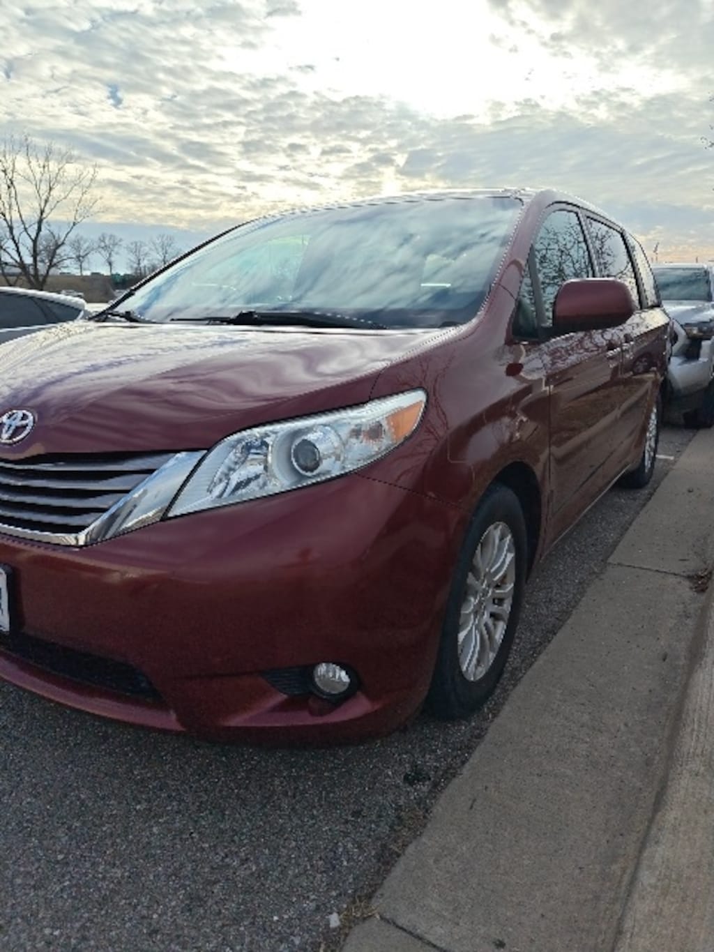 Used 2016 Toyota Sienna XLE Minivan/Van