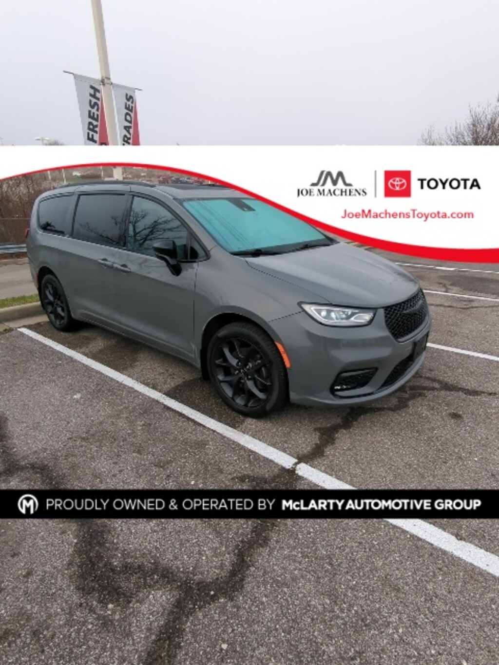 Used 2023 Chrysler Pacifica Limited Minivan/Van
