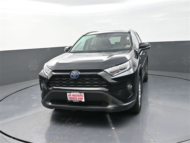 2020 Toyota RAV4 Hybrid XLE photo 2