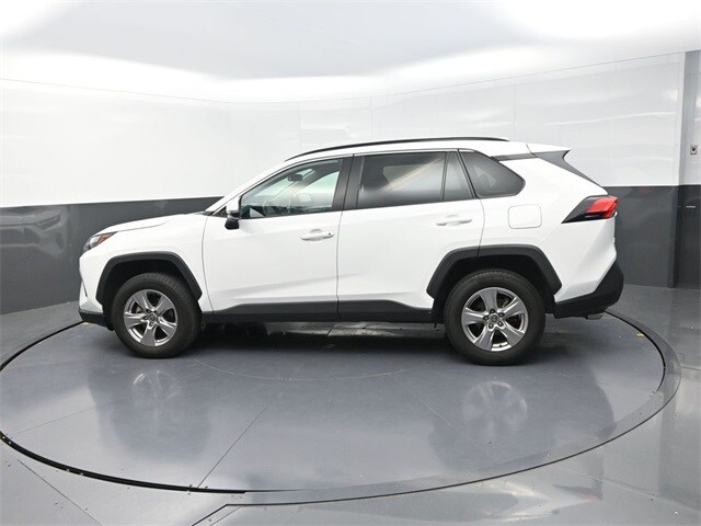 2023 Toyota RAV4 XLE photo 3